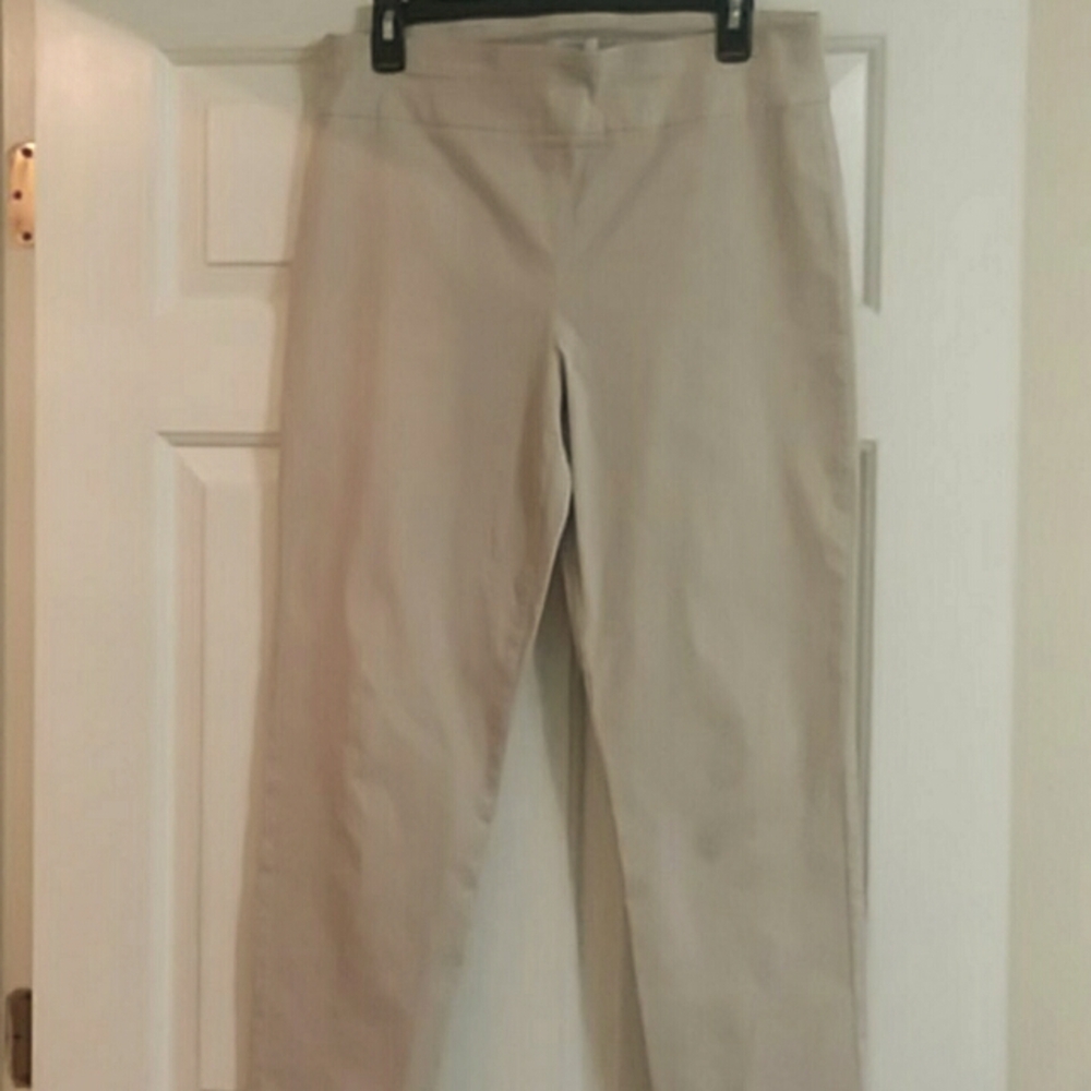 Crown and ivy womens cream colored pants
